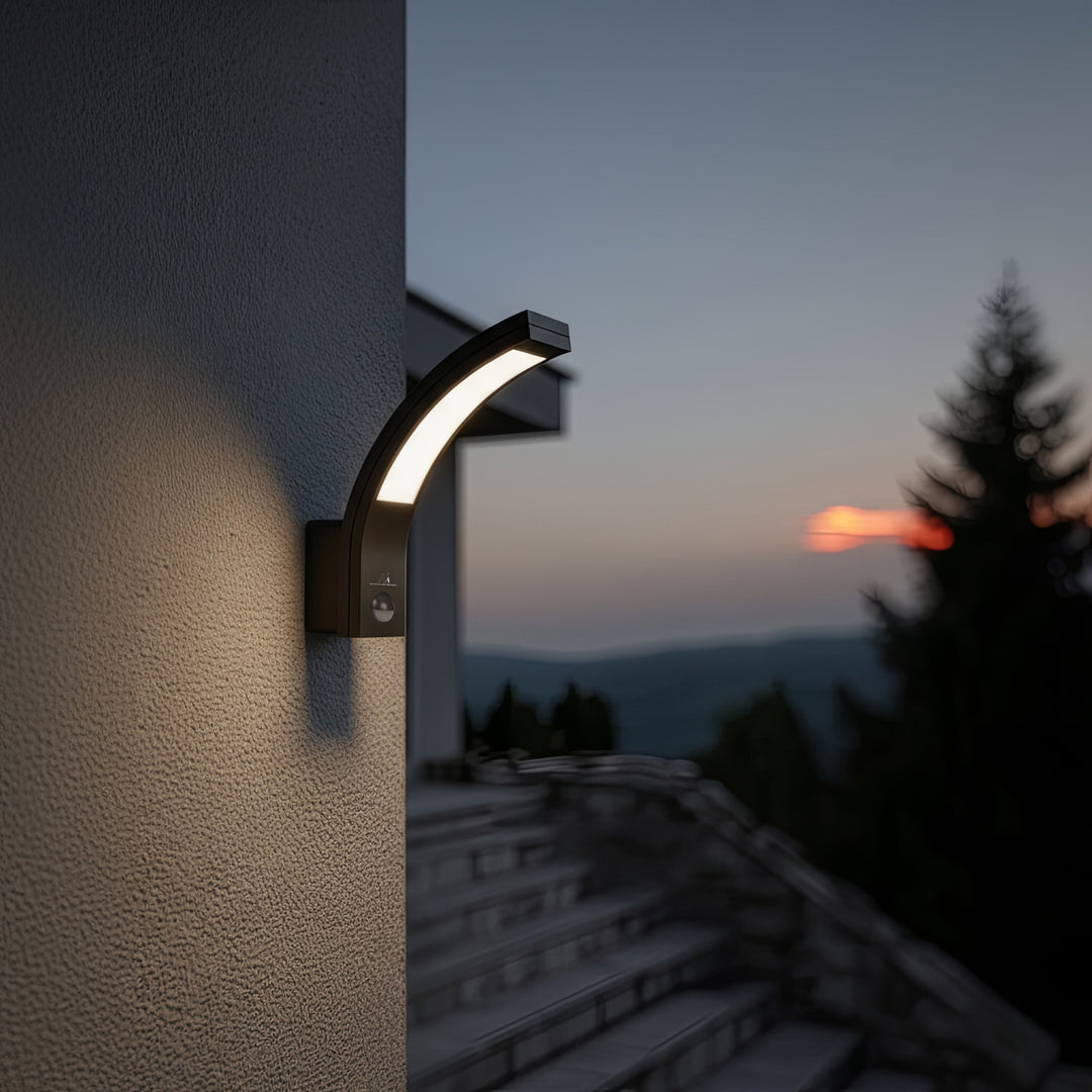 Lampă LED Maclean Energy MCE244 cu senzor de mișcare în infraroșu 750lm 10W IP54