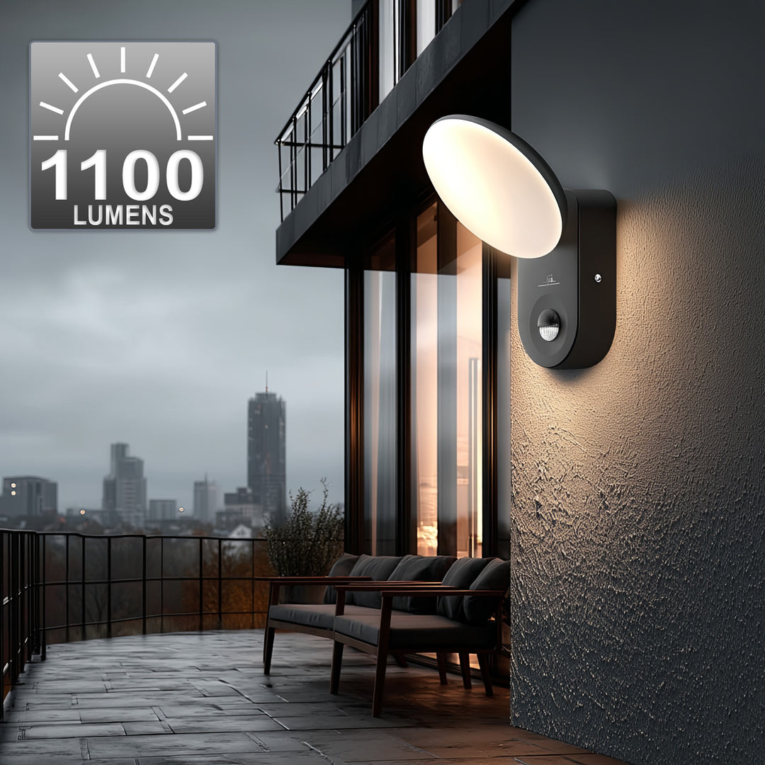 Lampă LED montată pe perete cu senzor PIR Maclean Energy MCE367 - PC+ALU, 15W (1100lm) Alb Neutru 4000K IP65 gri