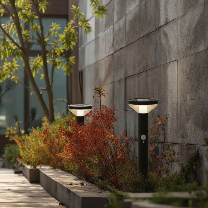 Lampa solara LED cu senzor, MCE465 C/M IP44, Bateria Li-ion 18650, IP44, 3,7V, 1200 mAh, neagra