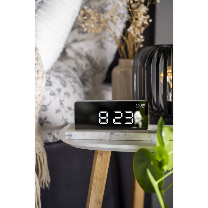 Ceas cu alarmă cu afișaj LED și termometru Adler AD 1189 W