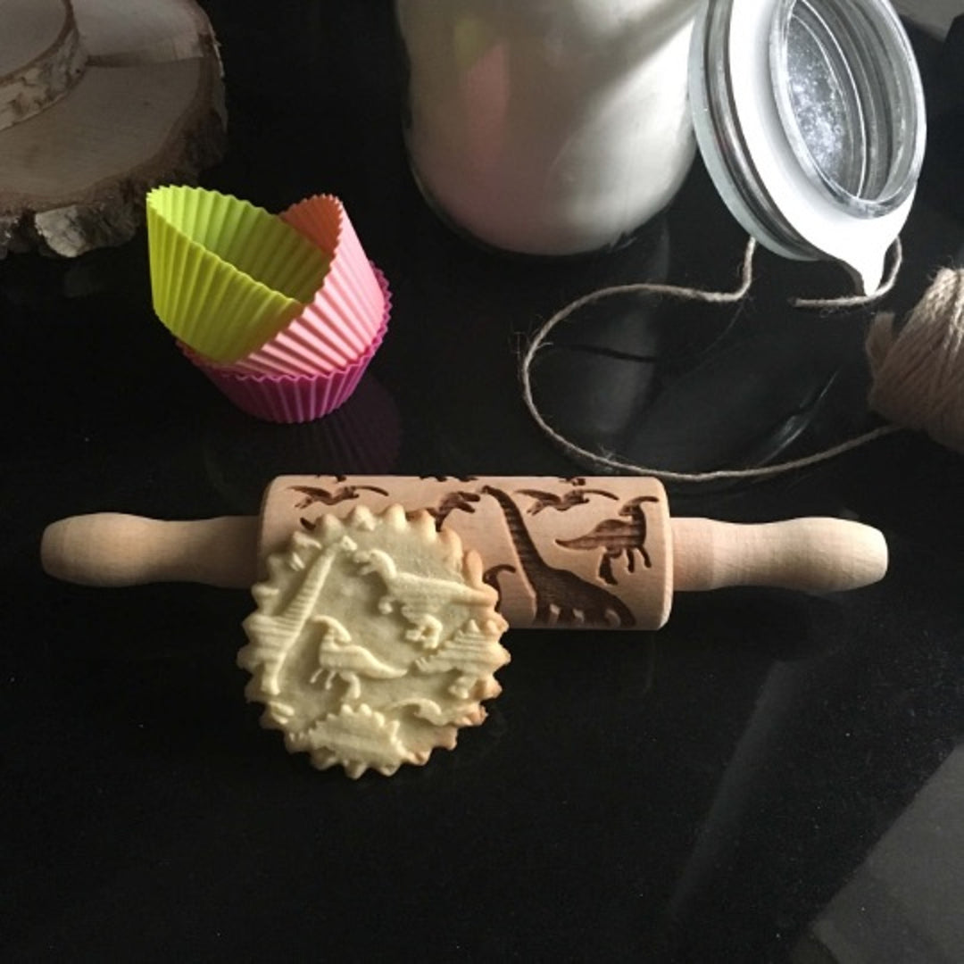Sucitor gravat cu model dinosaur Goody Woody, 23,5 cm, lemn de fag
