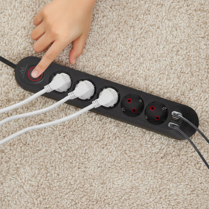 Bandă de alimentare Maclean, cablu prelungitor cu 5 prize + 3xUSB, 110-240V AC 50/60Hz, 2.1A max 2500W, 1.5m, negru, MCE395 B