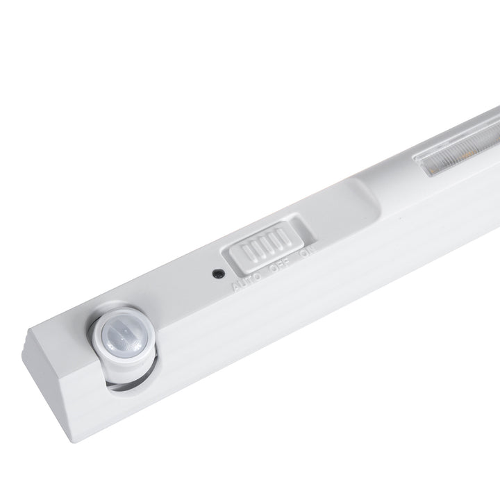 Lampă LED Maclean, cu senzor mobil, cârlig, ON/OFF/AUTO, temp. 4000K, rază 3m, MCE235 + 3x baterii alcaline Varta Industrial AAA
