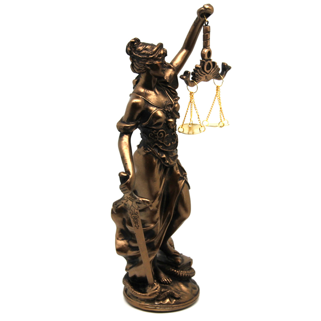 Figurina lui Temida cu cântar și sabie, sculptură juridică din bronz, Regina Isabel