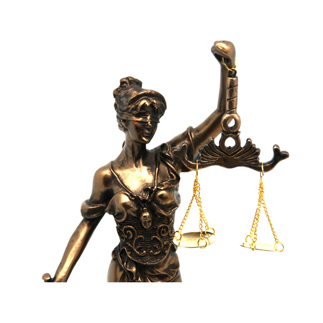 Figurina lui Temida cu cântar și sabie, sculptură juridică din bronz, Regina Isabel