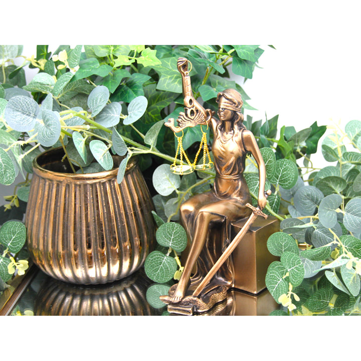 Figurine cu Themis cu solzi și sabie, suporturi de carte, Regina Isabel, 2 bucăți