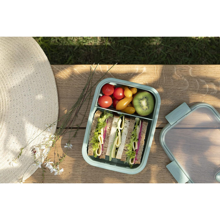 Recipient alimentar Dual Curver, capac etanș, supapă în capac, 100% reciclat, poate fi utilizat în cuptorul cu microunde, două compartimente 0,6L + 0,3L, 250000