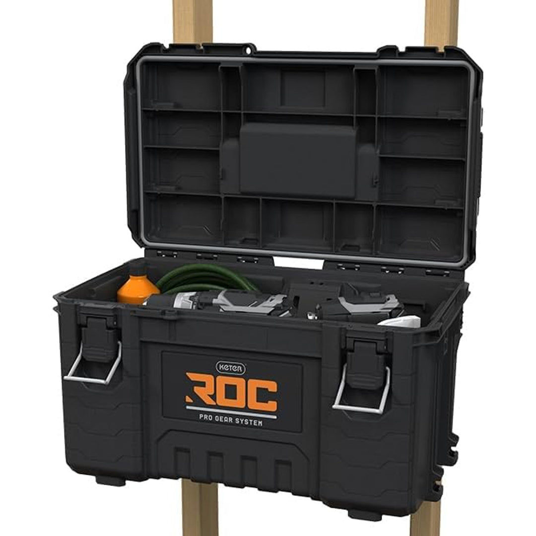 Cutia de scule Keter ROC Pro Gear 2.0, cu o capacitate de încărcare de 54 kg, este prevăzută cu mânere Pro Mount, include un organizator și poate fi agățată pe perete, 256984
