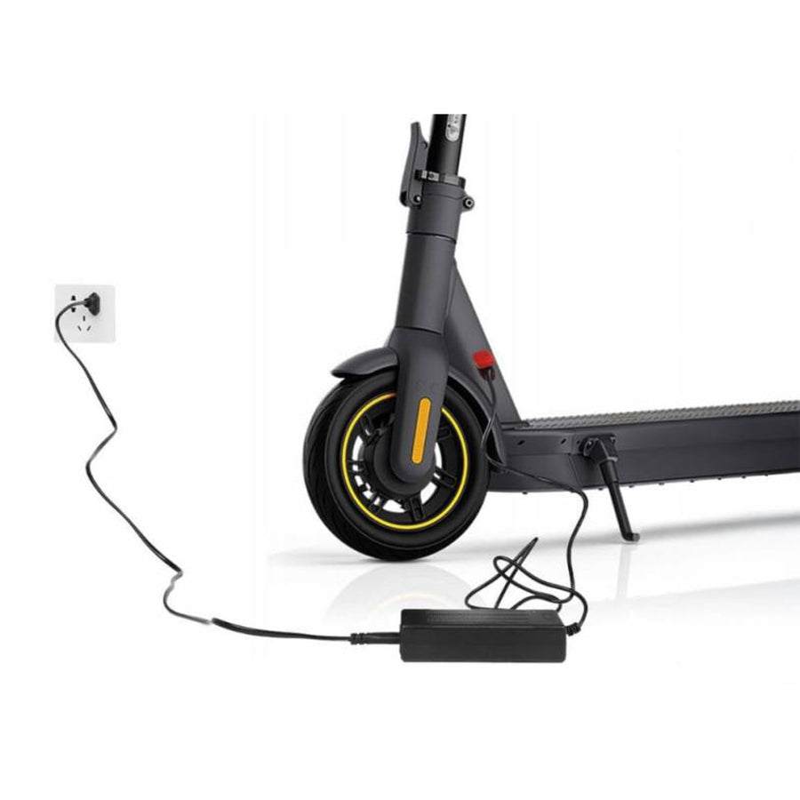 Lextool încărcător universal pentru scutere și vehicule electrice, 54.6V 2A, 6 prize DC, LXG95