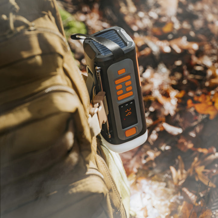 Radio de urgență Adler cu panou solar, manivelă și baterie externă, Bluetooth 5.0, lanternă LED de 4 W, 4500 mAh, AD 1920