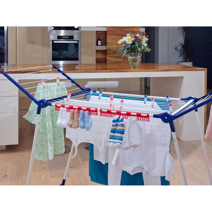 Uscător Leifheit Pegasus 180 Solid Plus, lungime linie 18 m, picioare paralele stabile, rezistent la intemperii, 2 cleme pentru rufe, 81510