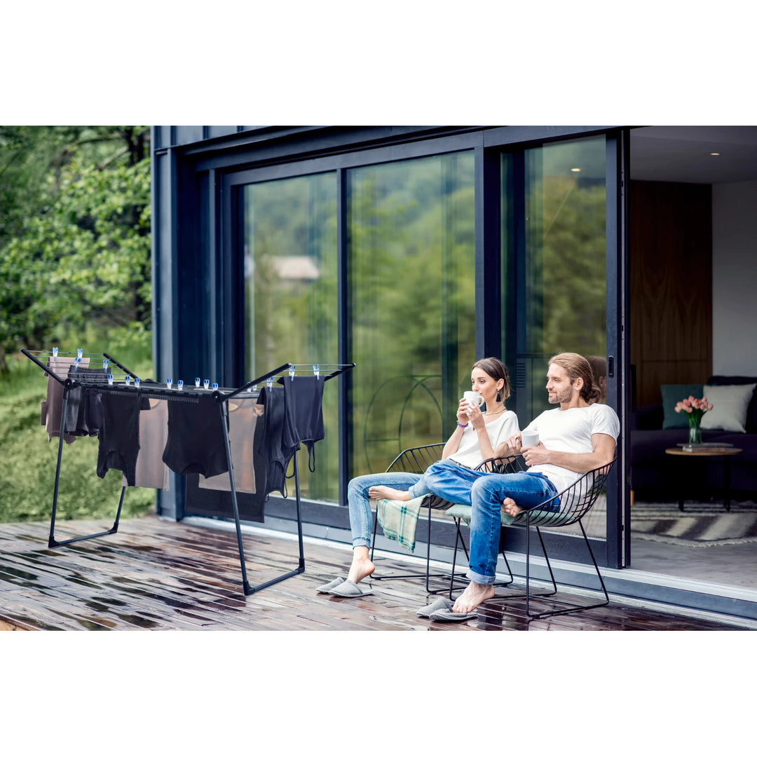 Leifheit Pegasus 180 Solid Black Uscător de rufe, lungime linie 18 m, picioare paralele stabile, rezistent la intemperii, 2 cleme pentru rufe, 81589