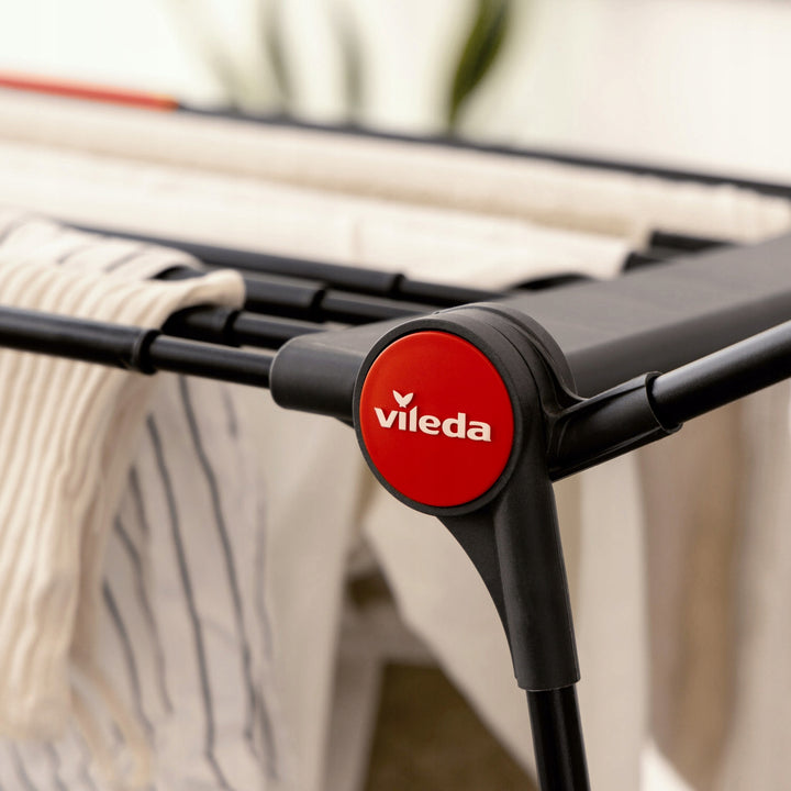 Uscător de rufe Vileda Infinity Flex Ultimate, culoare neagră, suprafață de uscare de până la 30 m, extensibil, cadru înălțat, suporturi pentru lenjerie, roți încorporate, 179620
