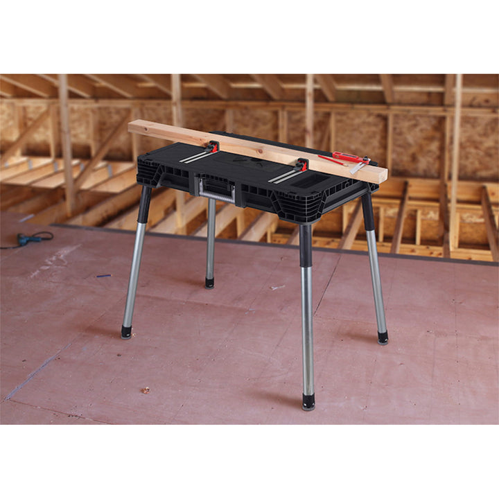Masă de atelier portabilă Keter Jobmade, capacitate de încărcare 453 kg, picioare antiderapante, compartiment cu cleme sub blat, 239985