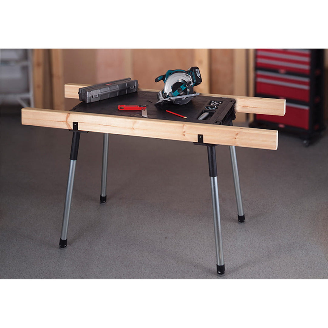 Masă de atelier portabilă Keter Jobmade, capacitate de încărcare 453 kg, picioare antiderapante, compartiment cu cleme sub blat, 239985