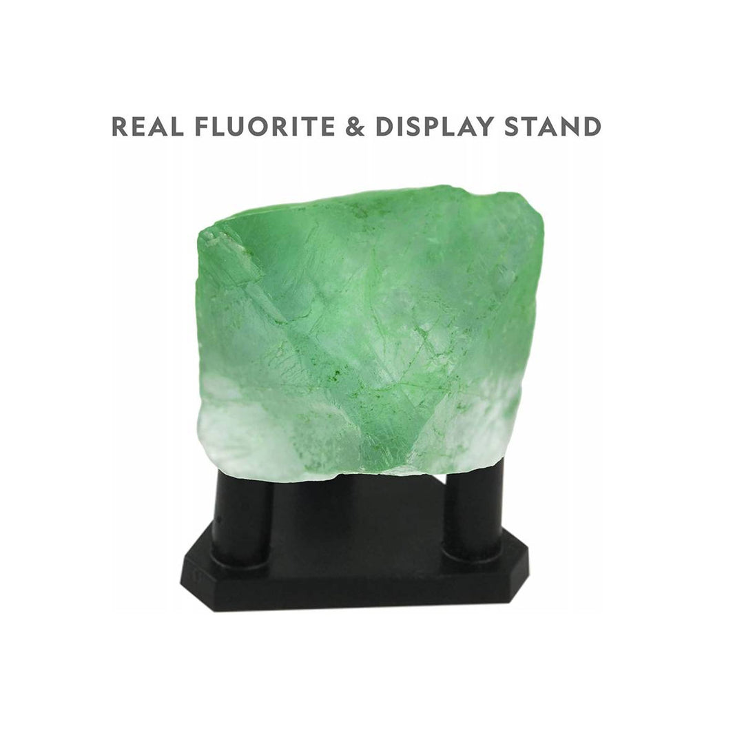 National Geographic - Laborator pentru cultivarea unui cristal care strălucește în întuneric