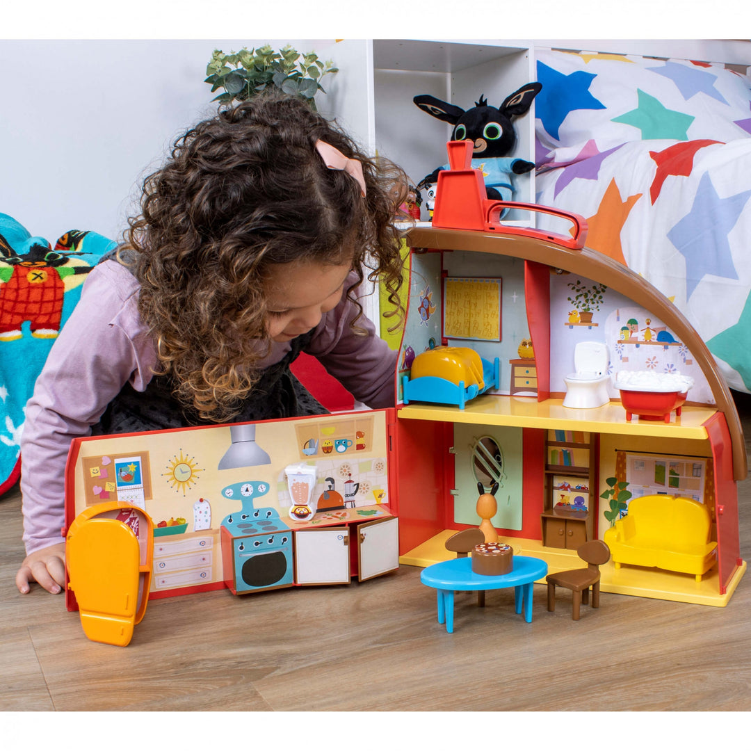 Set de joacă Bing 3583 House, figurine de joacă Flop, din serialul CBeebies. Jucărie de joc de rol robustă, colorată și bine realizată. Copii de la 12 luni