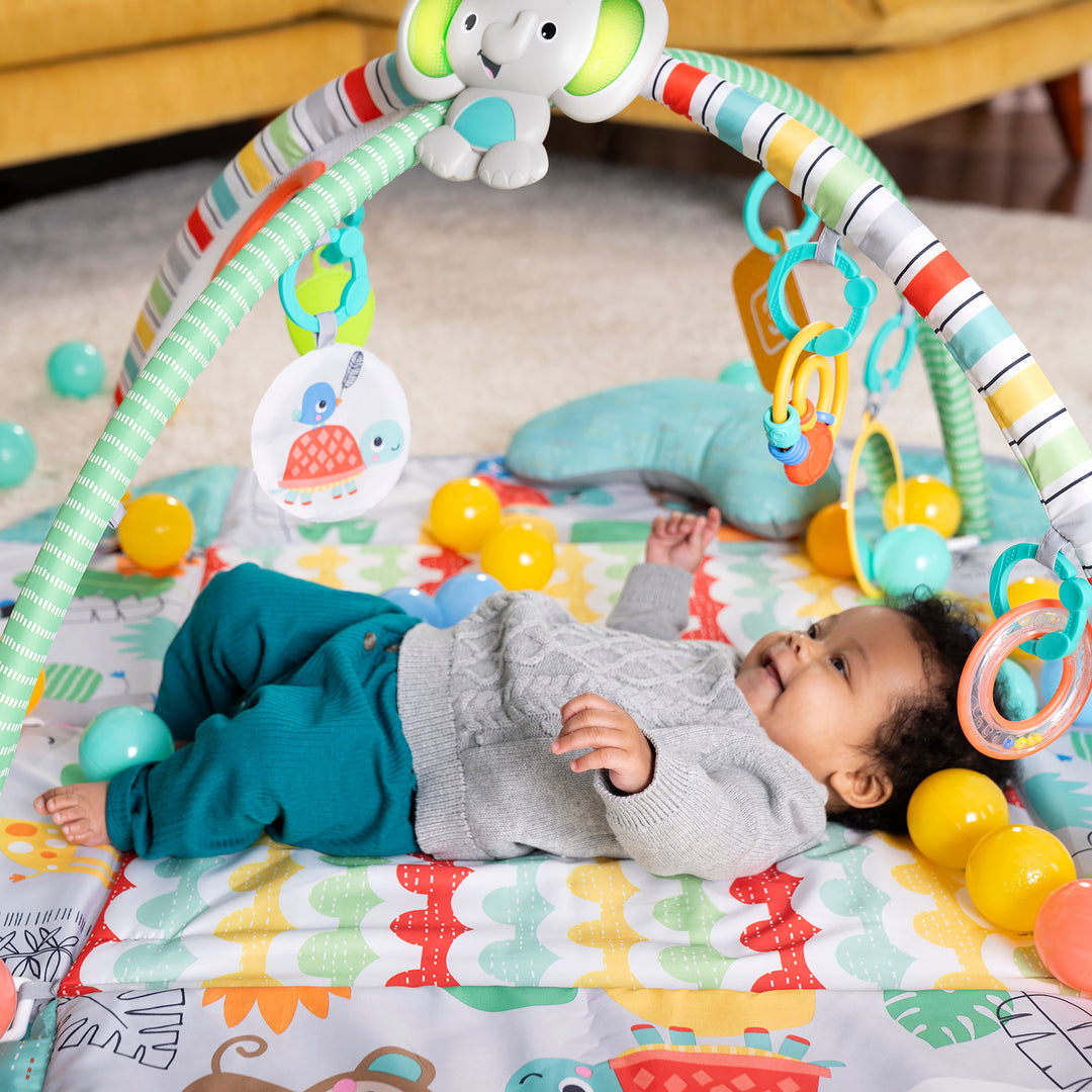 Bright Starts 12624 Bright Starts Baby Play Mat Your Way Ball Play Gym &; Ball Pit 7 Jucării